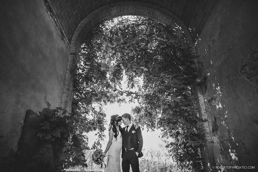 creative-portrait-bride-and-groom-Roberto-Panciatici-Photography
