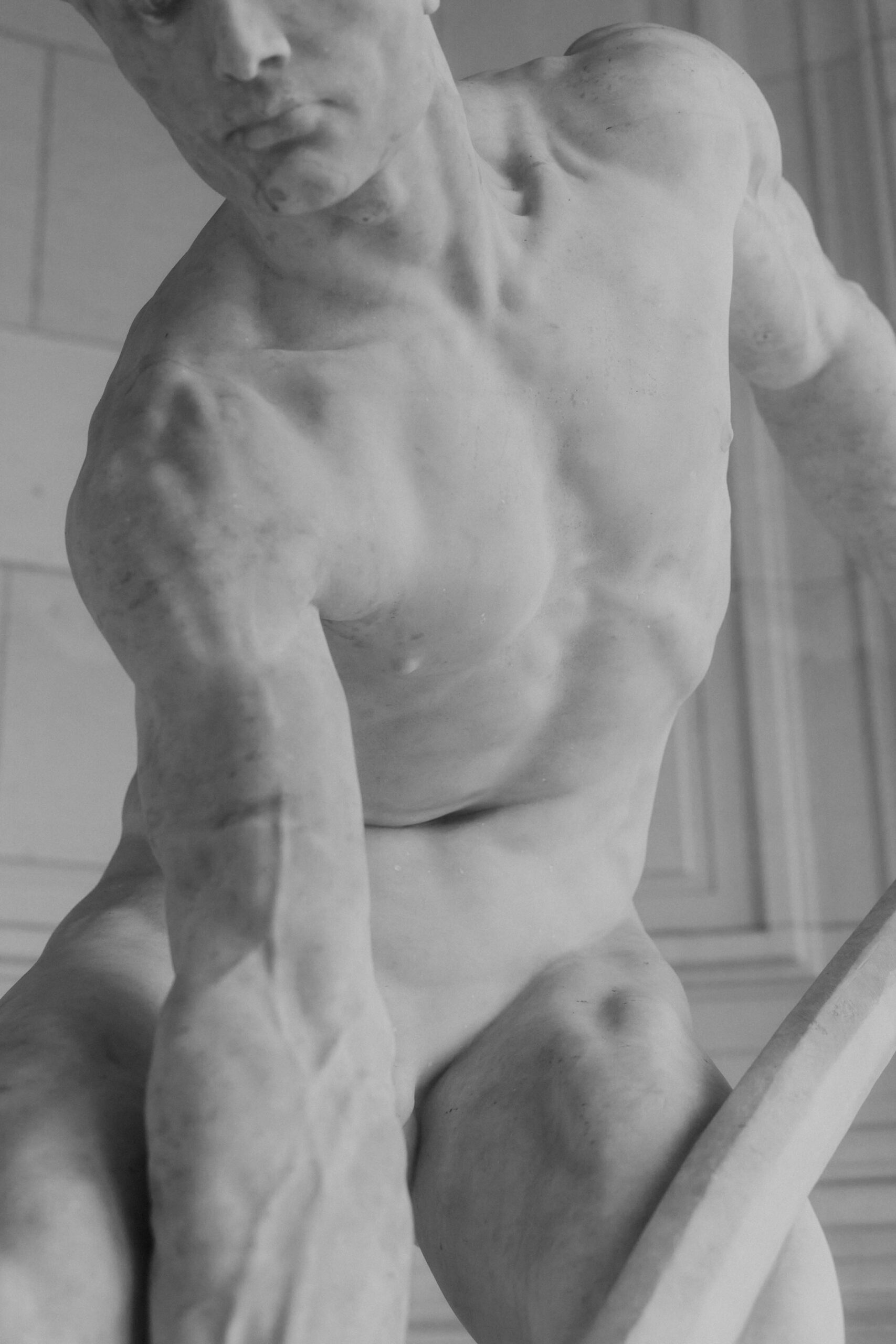 Wedding Photographer in Paris Palais Galliera Statue Detail