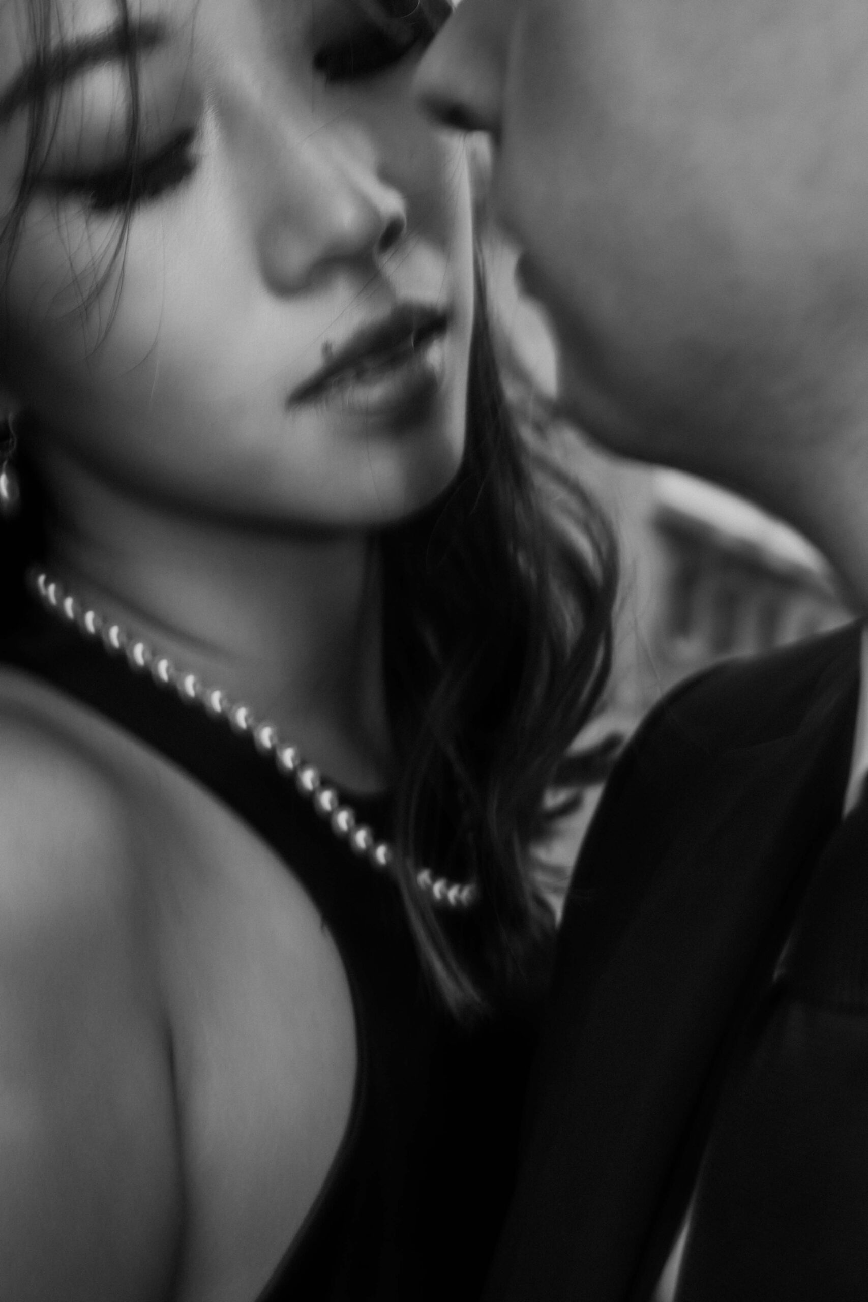 bride and groom intimate portrait exclsive wedding in paris