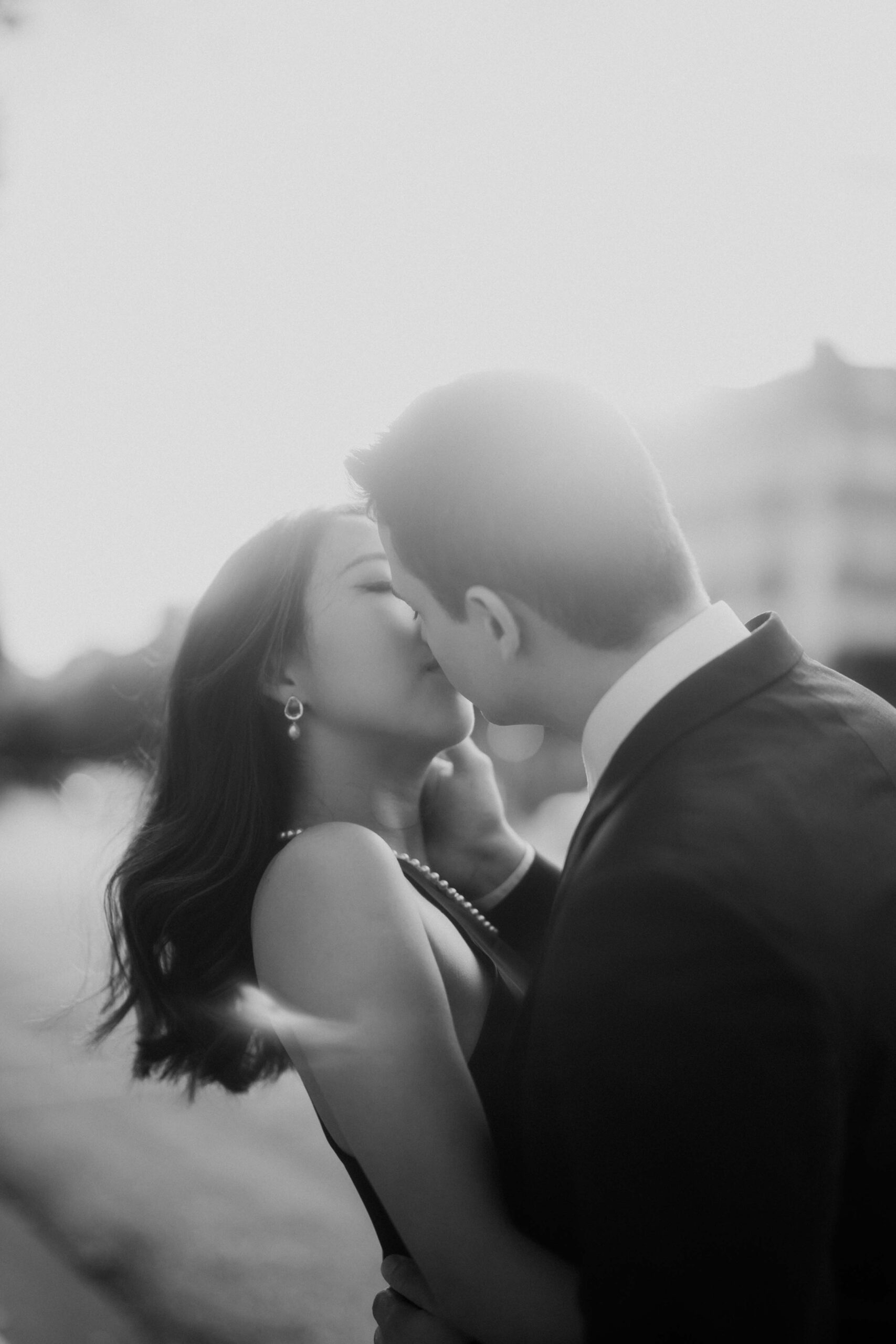 engagement photo shooting in paris intimate exclusive couple